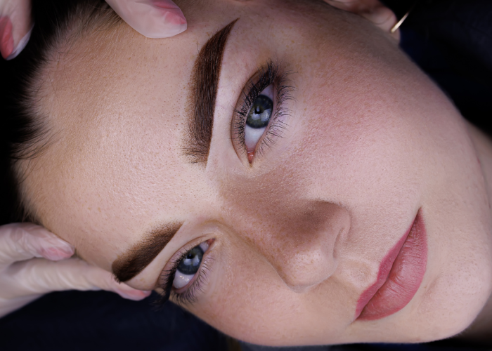 Recherche une modèle Pour sourcils (2)